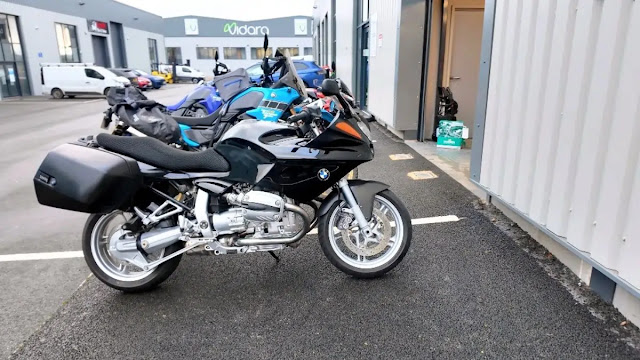 BMW R1100S Review: I Felt Like Tony Stark On a Budget